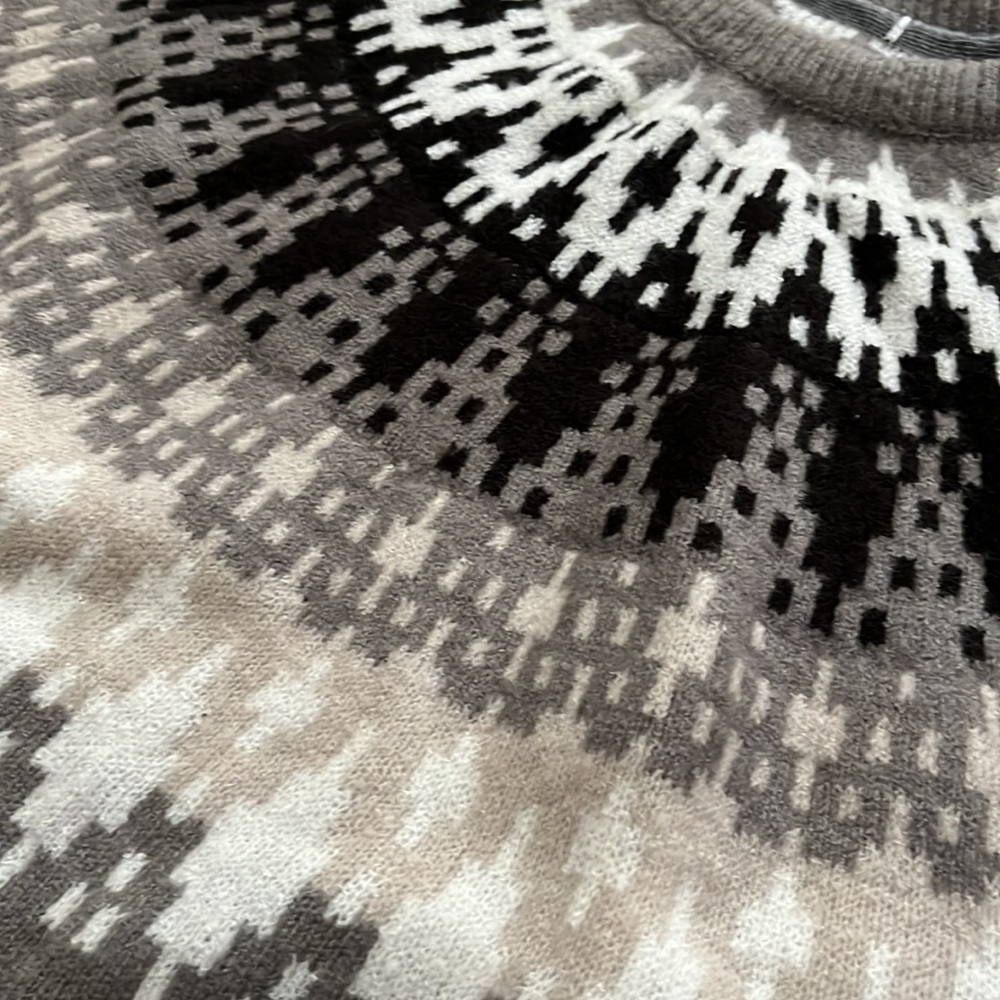 Patterned Grey Sweater - Picture 3 of 4